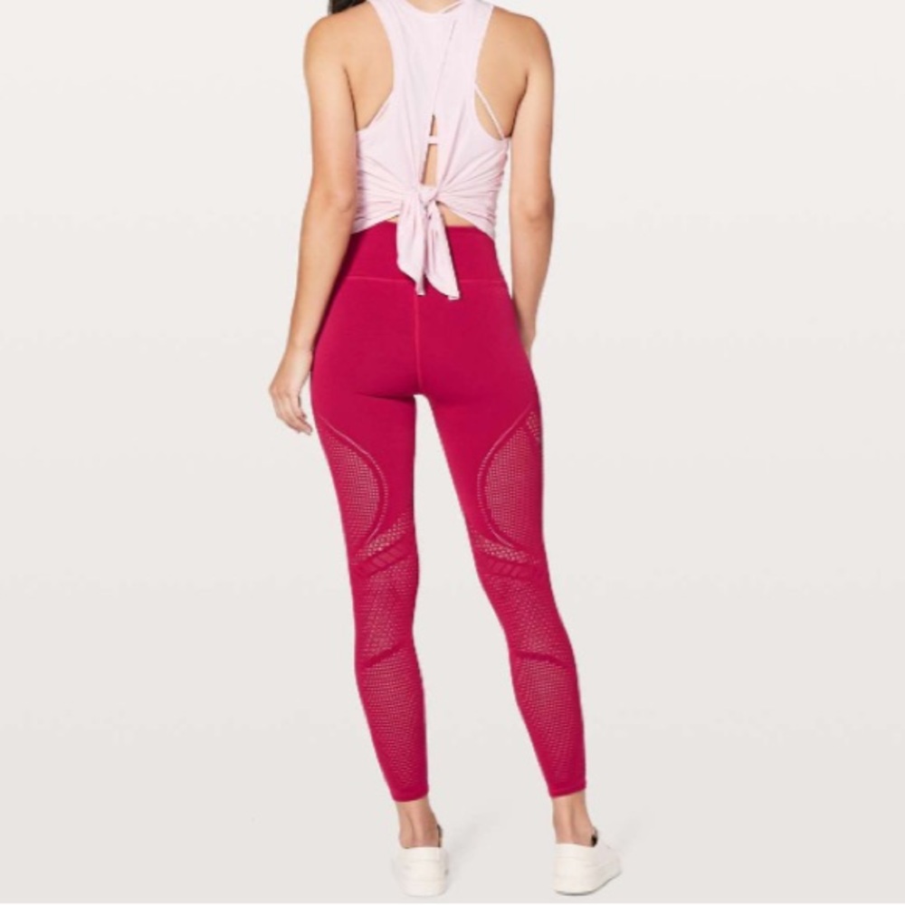 Lululemon Reveal Tight Interconnect *25.5" Ruby Red